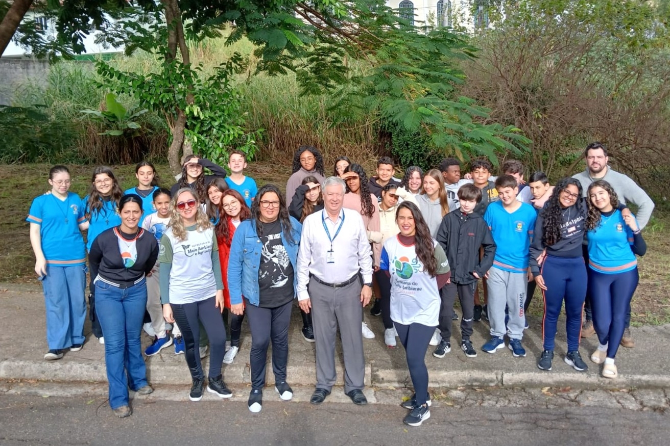 Meio Ambiente realiza plantio de 40 mudas na Av. Aurora F. Zanutto 1 PlantioSemAmbiente 2